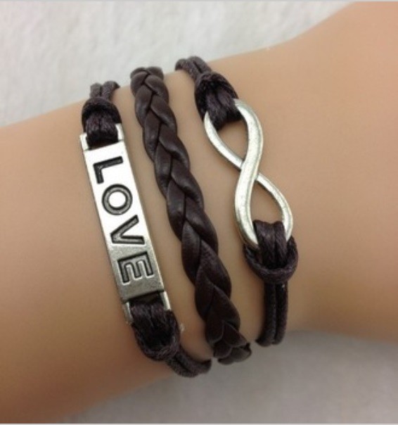 Armband mit Love Aufschrift und Unendlichkeitszeichen 