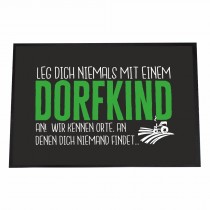 Fußmattte "Leg Dich niemals mit einem Dorfkind an…"