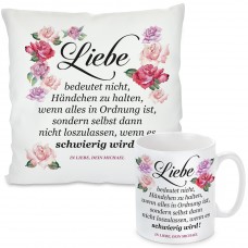 Kissen oder Tasse: Liebe bedeutet... (personalisierbar)