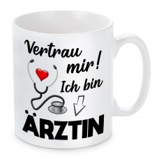 Tasse: Vertrau mir, ich bin Ärztin